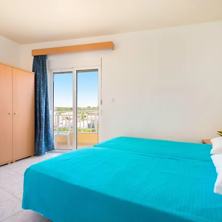 Apartment Yiannis *